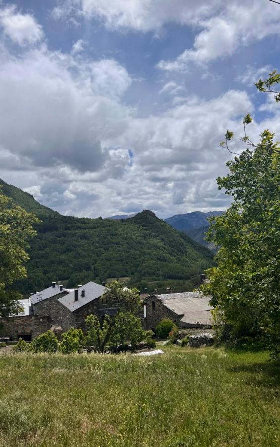 Apartamentos Turisticos: Tu Casa En Sahun エクステリア 写真